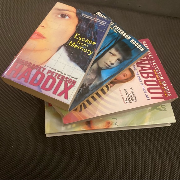 🎉2/20 Set of 4 Margaret Peterson Haddix YA Novels Sci Fiction Adventure Books - Picture 5 of 6